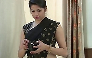 Indian Bhabhi Exposing Big Tits - Indian Housewife